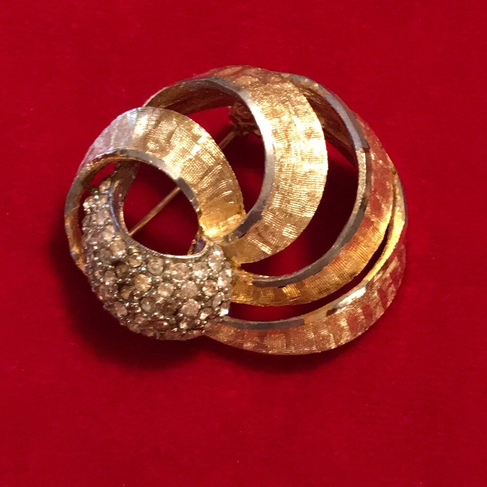 Vintage BSK Gold Tone Rhinestone Shell Brooch Pin